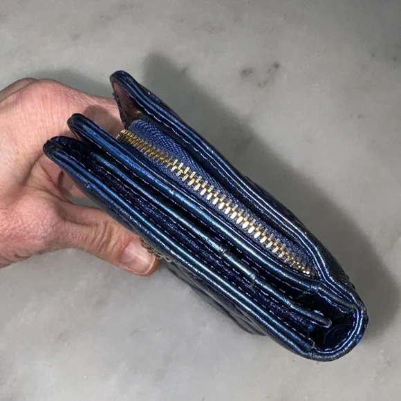 Borgasets Wallet Full Size Leather Bifold Iridescent Blue Quilted Genuine RFID - Picture 8 of 16